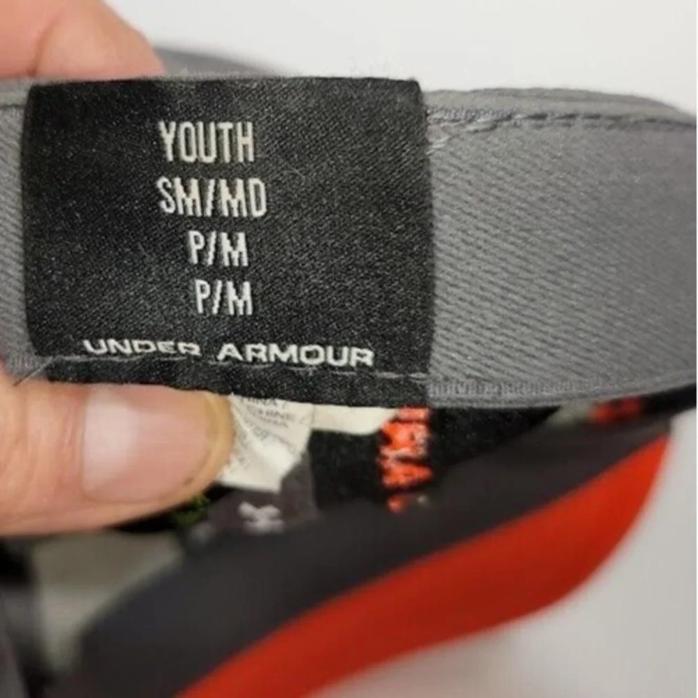 Under Armour Hat Youth Size Sm/Md Small/Medium fitted cap/hat